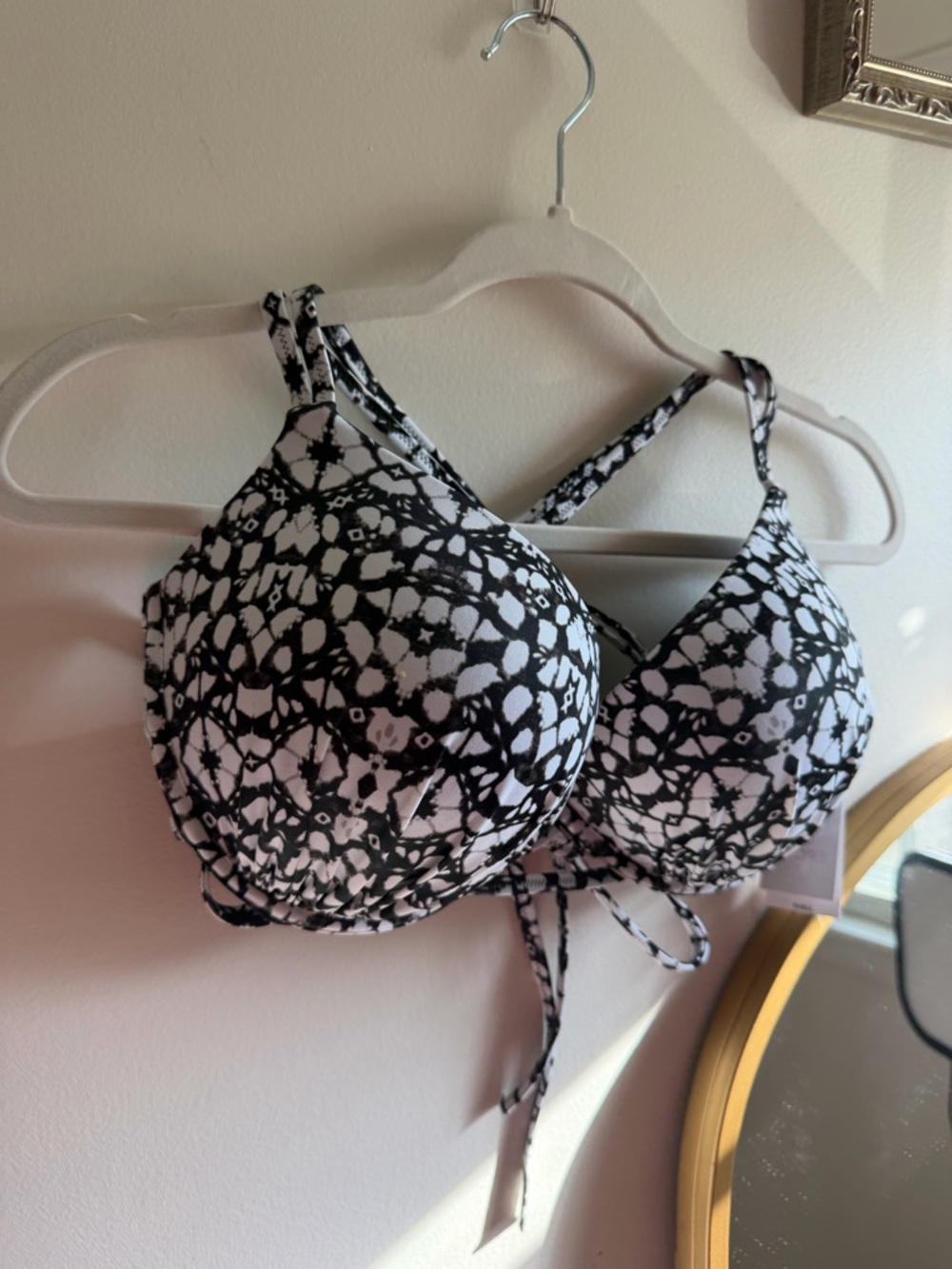 Shade & Shore Black and White Patterned Push-Up Bra with Crisscross Straps - Picture 2 of 5